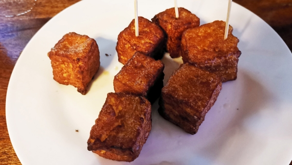 Boca Dados de Queso / Restaurante Posada de las Brujas