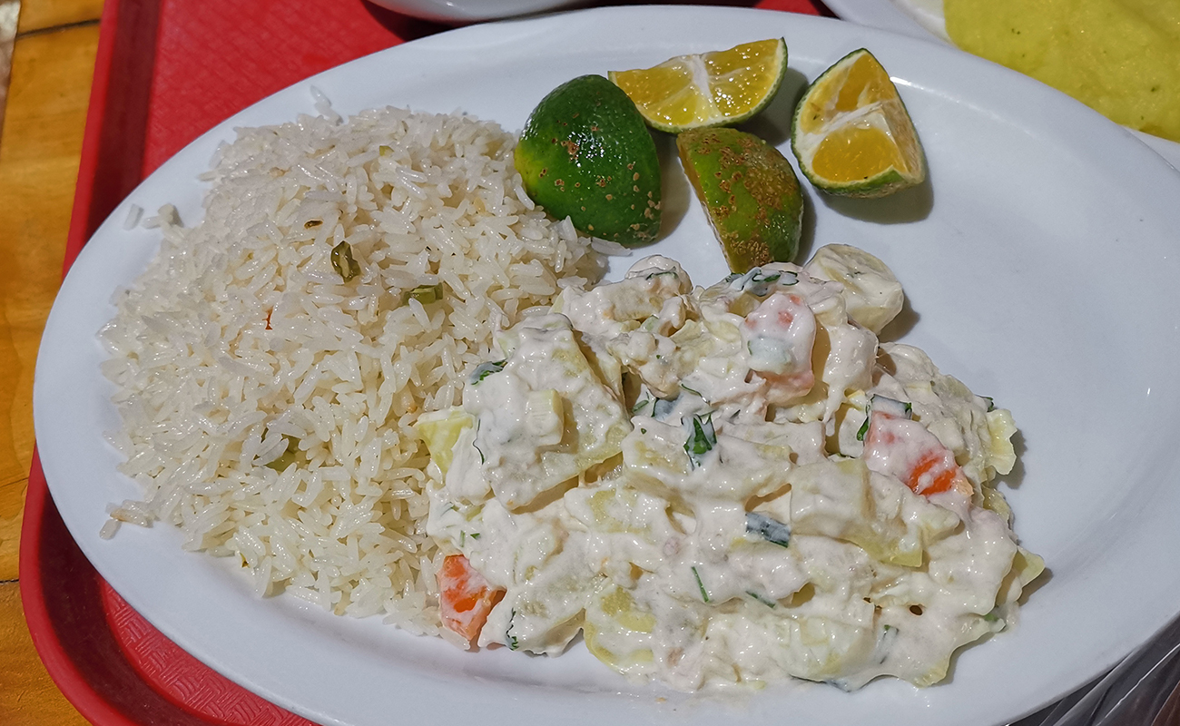 arroz-con-ensalada-de-palmito-restaurante-el-yugo-guapiles-limon-26072023