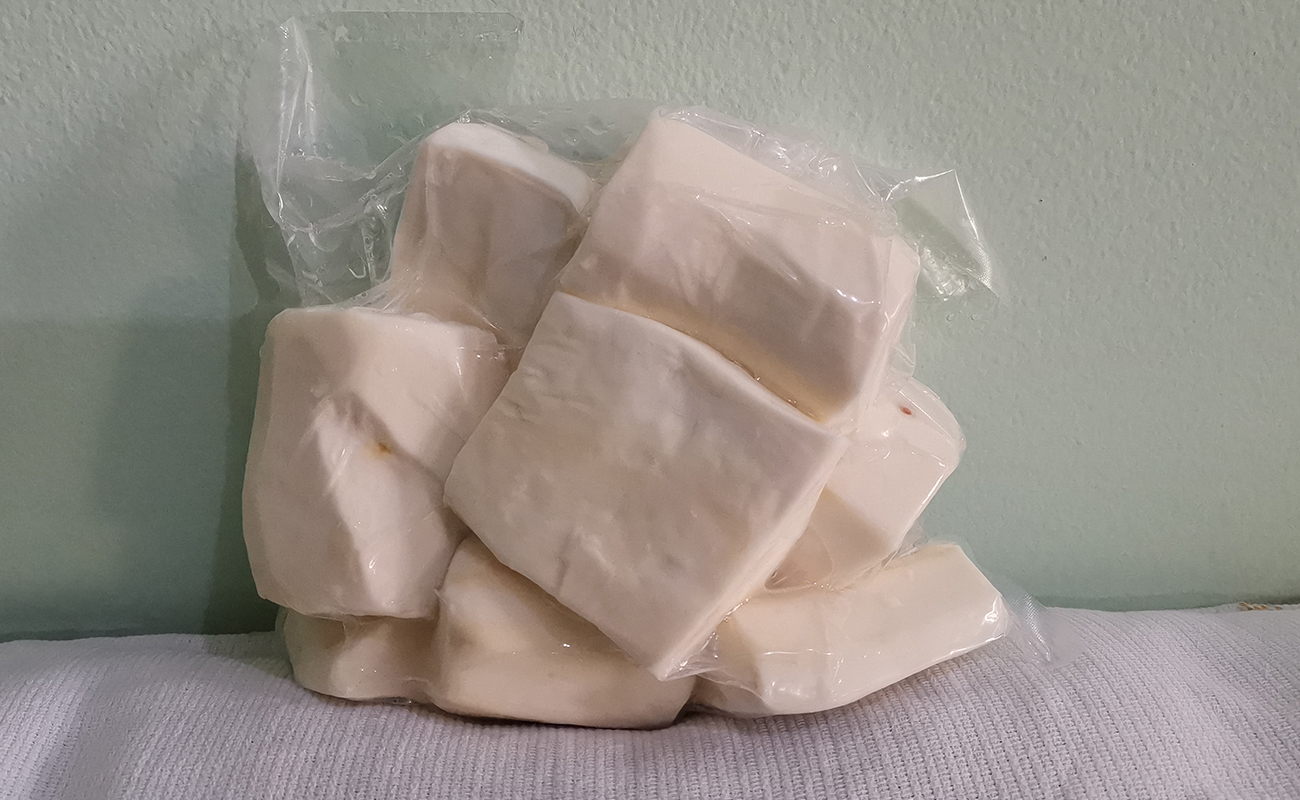 Yuca Pelada 1k, Hortifruti, Supermercado Walmart, San Francisco, Heredia 23072023