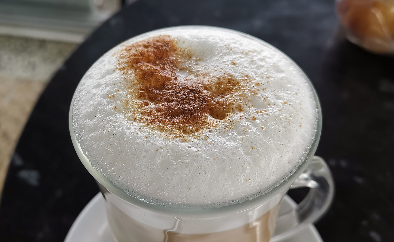 Café Capuchino 8oz / Pastelería Merayo, Aurora, Heredia-03082023