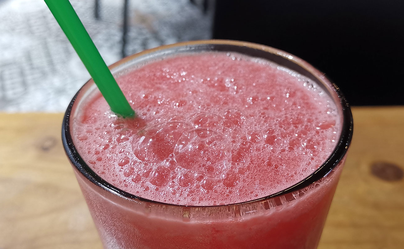 Batido Fresa en Agua / Restaurante Spoon, Plaza Multiflores, San Francisco, Heredia 17092023