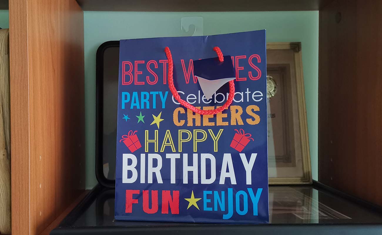 bolsa-papel-para-regalo-feliz-cumpleanos-suministros-senderos-distrito-san-joaquin-canton-flores-heredia-14032024