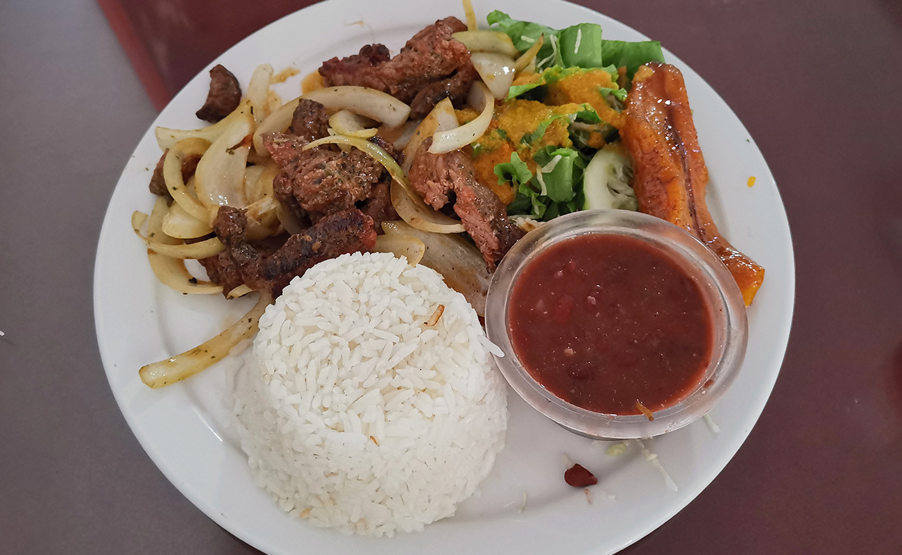 casado-con-lomito-restaurante-trilogia-de-sabores-distrito-san-pedro-canton-san-pedro-san-jose-12022024