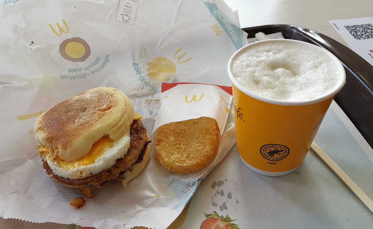 Combo Muffin Huevo, Salchicha, Papa Rallada y Tocineta / Restaurante Macdonalds, San francisco, Heredia 26082023