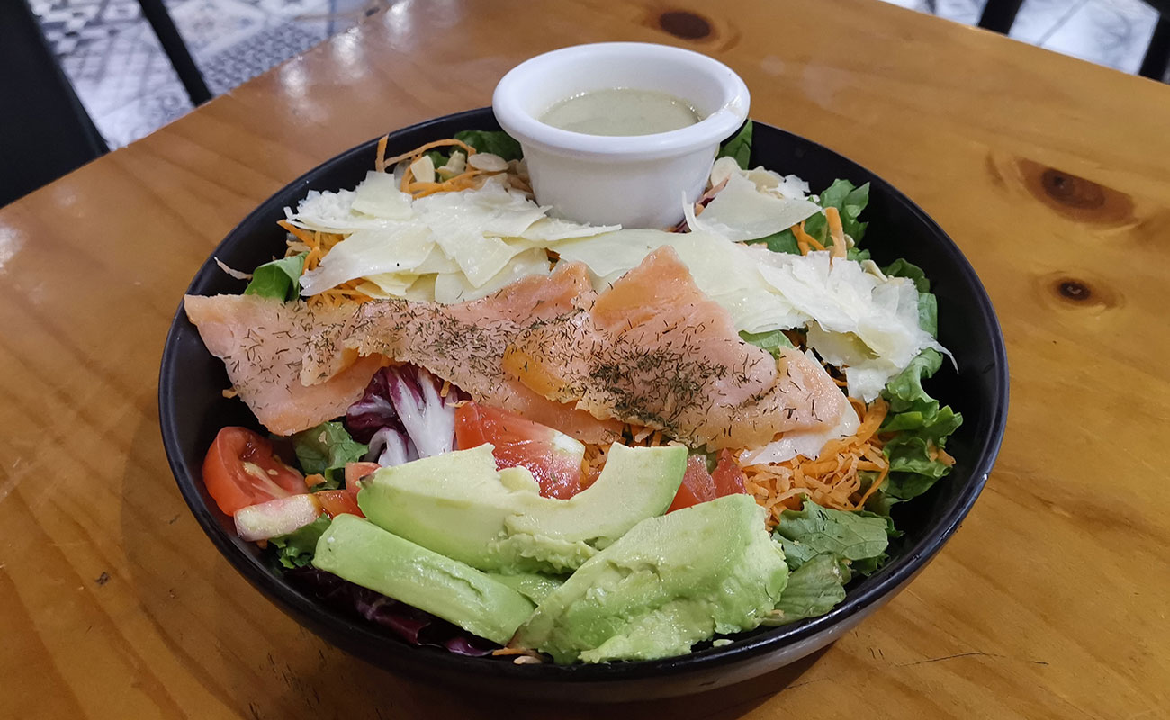 ensalada-de-salmon-restaurante-spoon-plaza-multiflores-distrito-san-francisco-canton-heredia-heredia-14112023