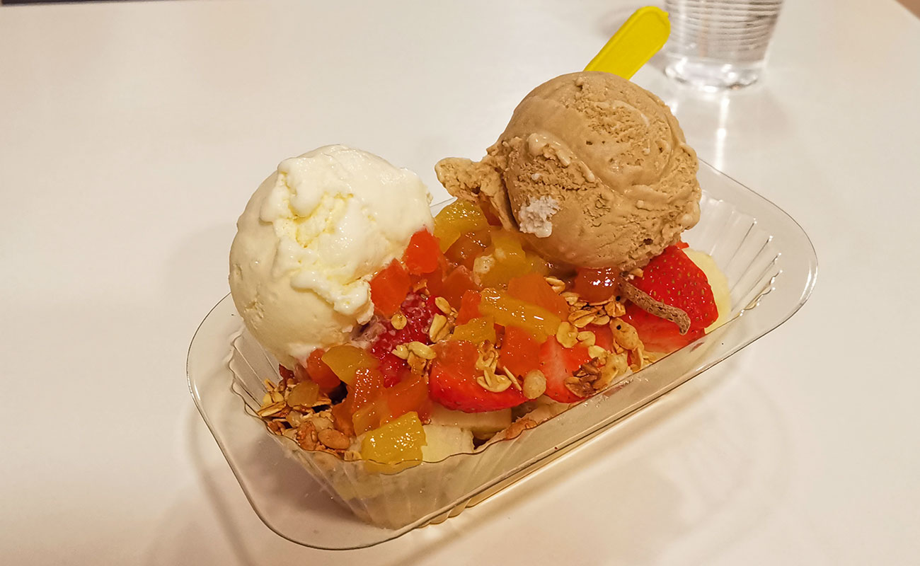 Ensalada de Frutas con Helado de Vainilla y Café / Helados POP Fantasía, San Francisco heredia-02092023