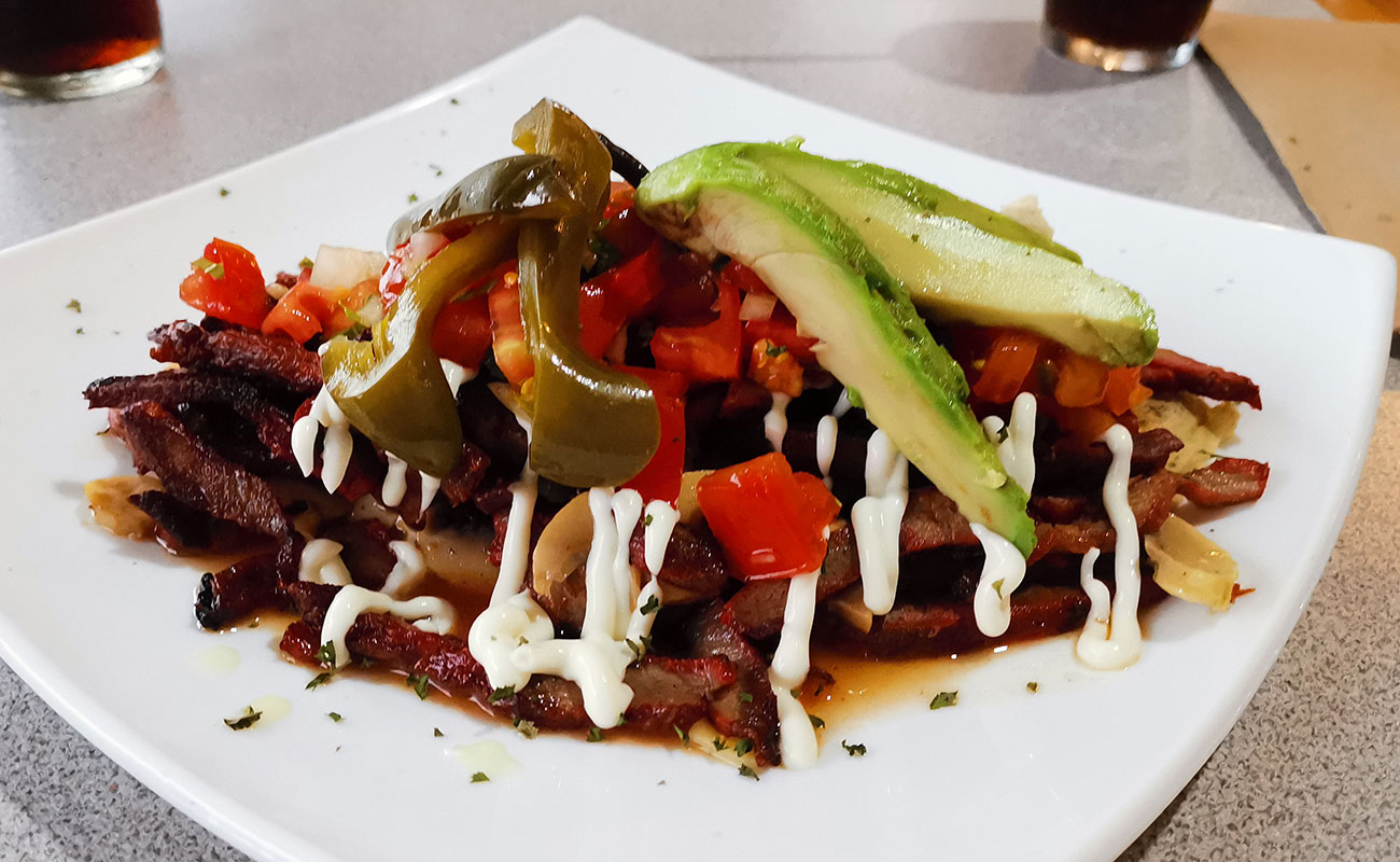 huarache-carne-al-pastor-con-aguacate-restaurante-heladeria-supersnacks-flores-heredia-23102023