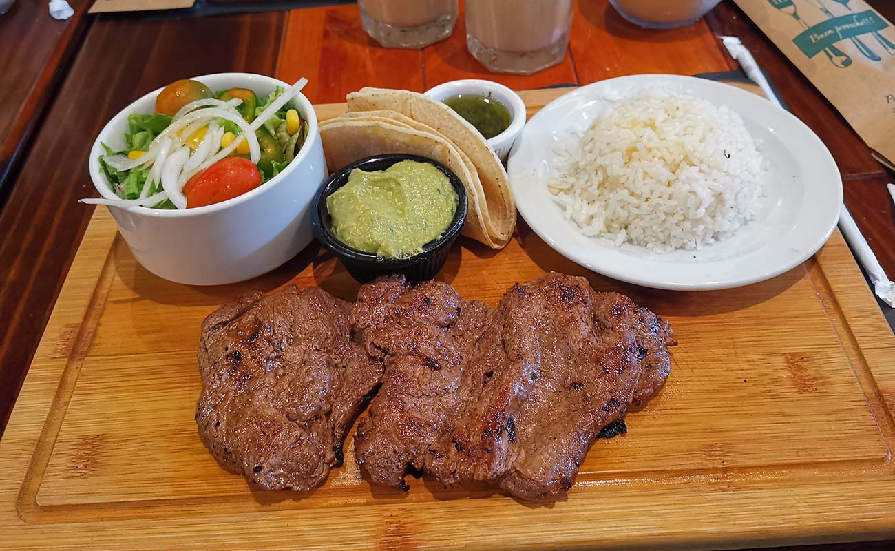 lomito-del-patron-restaurante-los-antojitos-centro-comercial-paseo-de-las-flores-distrito-guarari-canton-heredia-27112022