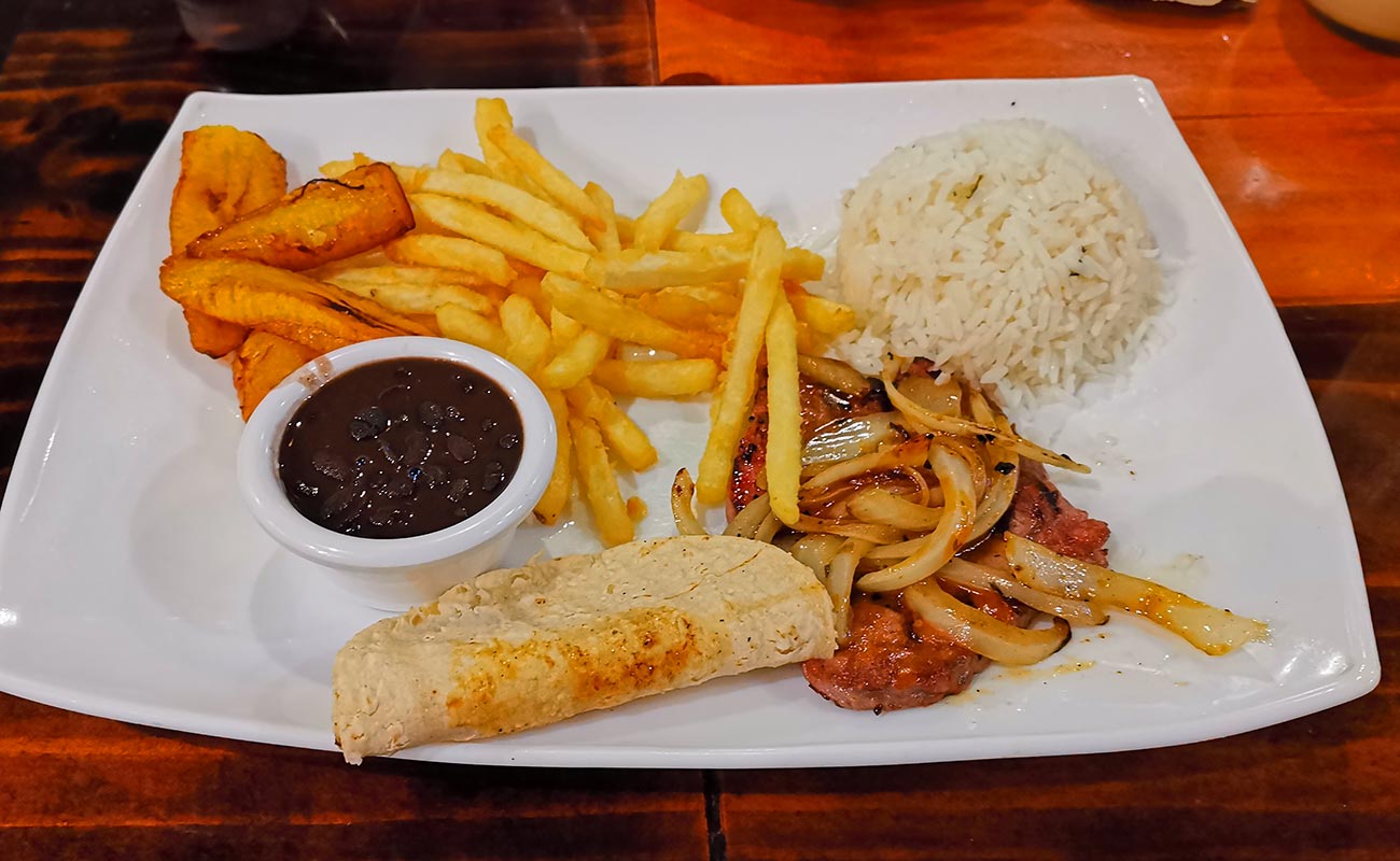 plato-de-dia-restaurante-los-antojitos-centro-comercial-paseo-de-las-flores-distrito-guarari-canton-heredia-13062024